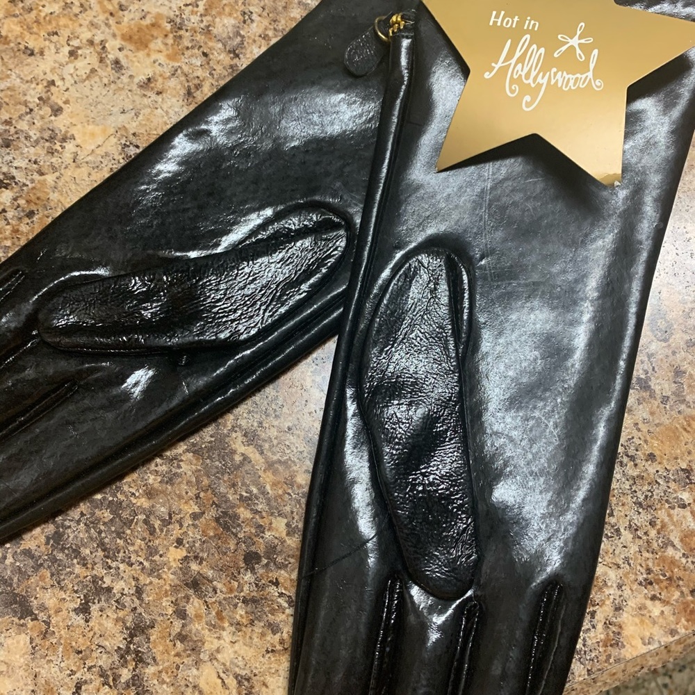 Hot in Hollywood Women’s Gloves